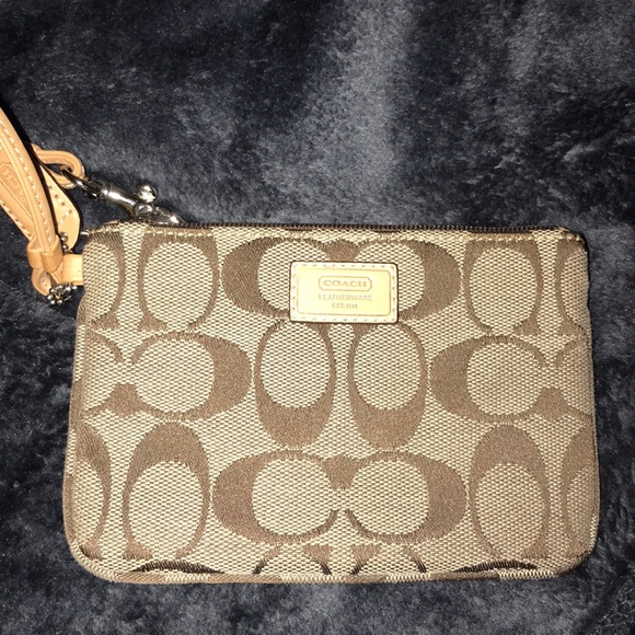 Coach Handbags - AUTHENTIC coach wristlet